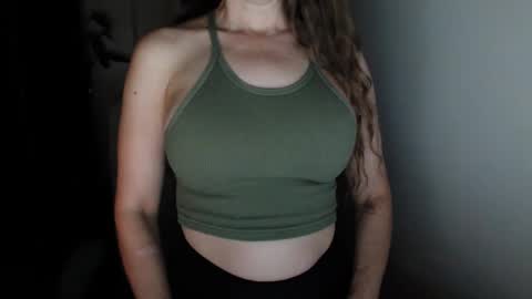 Snapshot of love_on_ chatting on 6, 10, 2025 LoVe On online show from 6, 10, 2025