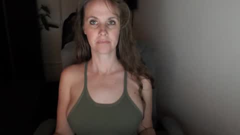 Snapshot of love_on_ chatting on 7, 10, 2025 LoVe On online show from 7, 10, 2025