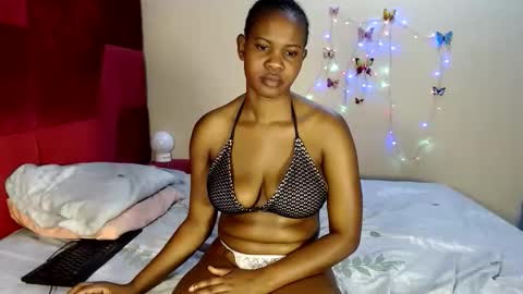 Snapshot of love_sparkle chatting on 4, 10, 2025 love_sparkle online show from 4, 10, 2025