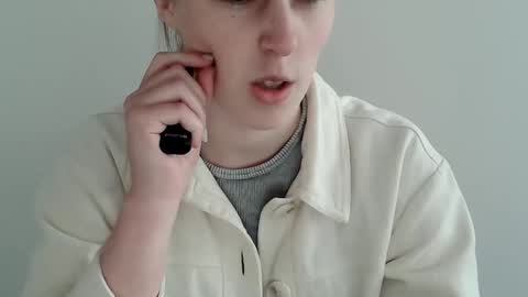 Snapshot of love_vivian chatting on 5, 11, 2025 Vivian online show from 5, 11, 2025