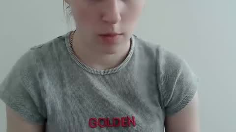 Snapshot of love_vivian chatting on 14, 11, 2025 Vivian online show from 14, 11, 2025