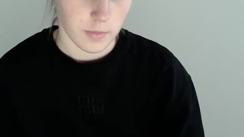 Snapshot of love_vivian chatting on 17, 11, 2025 Vivian online show from 17, 11, 2025