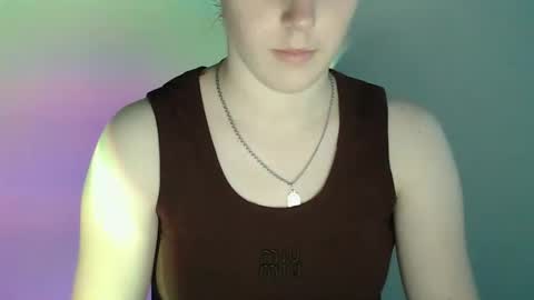 Snapshot of love_vivian chatting on 2, 12, 2025 Vivian online show from 2, 12, 2025