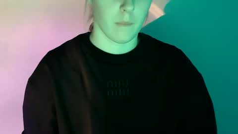 Snapshot of love_vivian chatting on 4, 12, 2025 Vivian online show from 4, 12, 2025