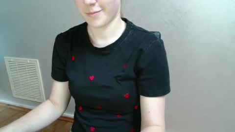 Snapshot of love_vivian chatting on 15, 12, 2025 Vivian online show from 15, 12, 2025