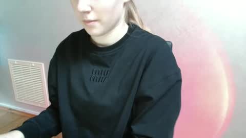 Snapshot of love_vivian chatting on 16, 12, 2025 Vivian online show from 16, 12, 2025