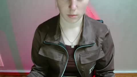 Snapshot of love_vivian chatting on 17, 12, 2025 Vivian online show from 17, 12, 2025