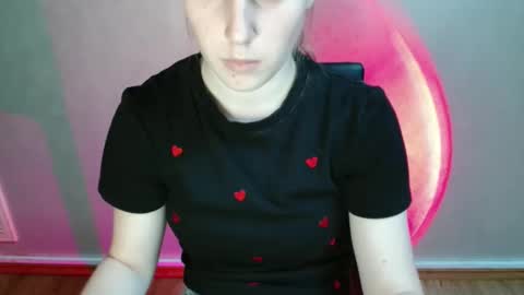 Snapshot of love_vivian chatting on 18, 12, 2025 Vivian online show from 18, 12, 2025