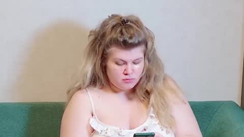 Snapshot of love_wiggy18 chatting on 4, 12, 2024 Ally online show from 4, 12, 2024