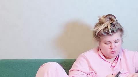 Snapshot of love_wiggy18 chatting on 12, 12, 2024 Ally online show from 12, 12, 2024