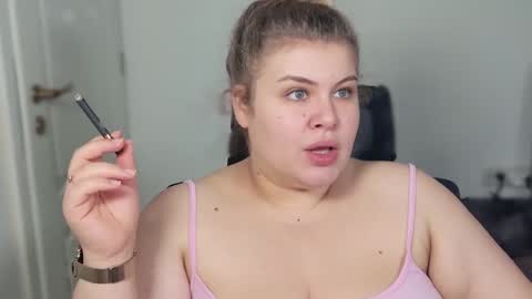 Snapshot of love_wiggy18 chatting on 16, 10, 2025 Ally online show from 16, 10, 2025