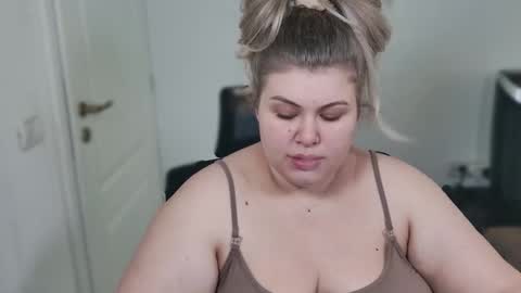 Snapshot of love_wiggy18 chatting on 3, 11, 2025 Ally online show from 3, 11, 2025