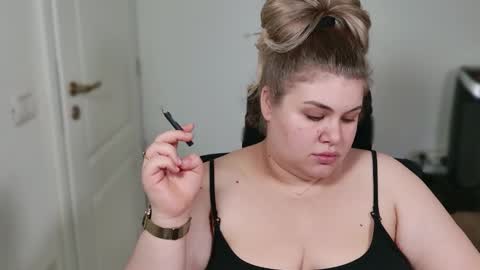 Snapshot of love_wiggy18 chatting on 14, 11, 2025 Ally online show from 14, 11, 2025