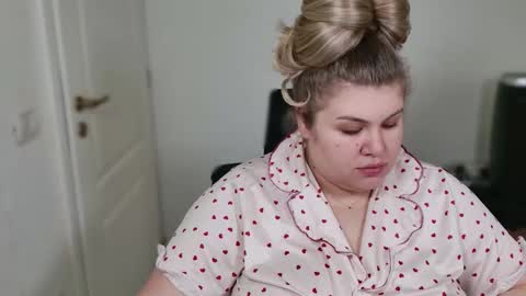 Snapshot of love_wiggy18 chatting on 15, 12, 2025 Ally online show from 15, 12, 2025