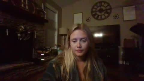 Snapshot of loveclaireelise chatting on 8, 8, 2026 loveclaireelise online show from 8, 8, 2026