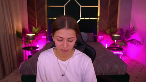 Snapshot of loveedove chatting on 2, 4, 2026 loveedove online show from 2, 4, 2026