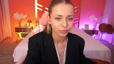 Snapshot of loveedove chatting on 18, 5, 2026 loveedove online show from 18, 5, 2026