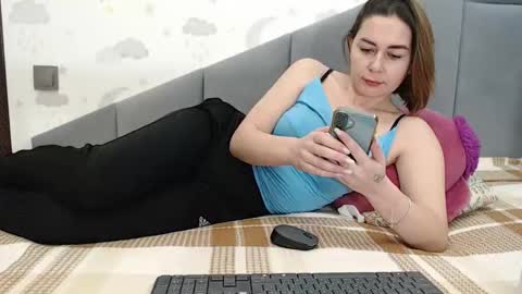 Snapshot of lovellykitty_1 chatting on 19, 11, 2025 lovellykitty online show from 19, 11, 2025