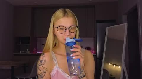 Snapshot of lovely_babyy chatting on 5, 5, 2026 Jenny online show from 5, 5, 2026