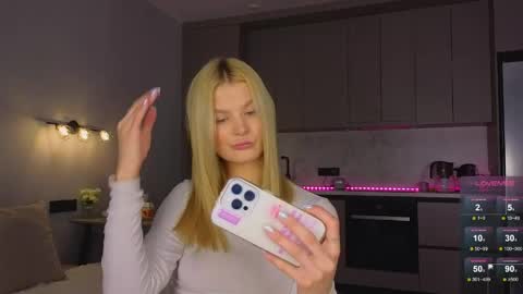 Snapshot of lovely_babyy chatting on 21, 5, 2026 Jenny online show from 21, 5, 2026