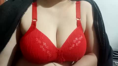 Snapshot of lovely_sweet_girl chatting on 21, 11, 2025 katrina follow me guys online show from 21, 11, 2025