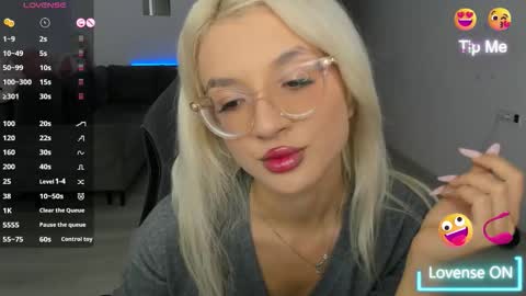 lovelybianca_ online show from 7, 11, 2025