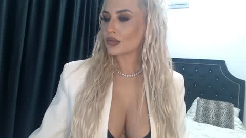 Snapshot of lovelyblondyxxx chatting on 12, 12, 2024 PrAllinXXXa online show from 12, 12, 2024