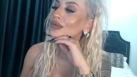 Snapshot of lovelyblondyxxx chatting on 13, 12, 2024 PrAllinXXXa online show from 13, 12, 2024