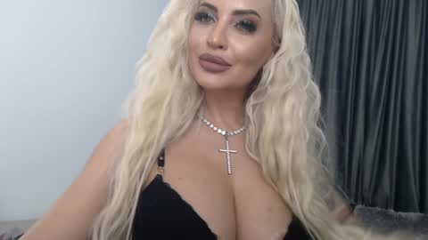 Snapshot of lovelyblondyxxx chatting on 17, 1, 2025 PrAllinXXXa online show from 17, 1, 2025