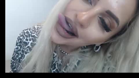 Snapshot of lovelyblondyxxx chatting on 18, 2, 2025 PrAllinXXXa online show from 18, 2, 2025