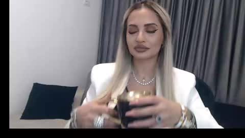 Snapshot of lovelyblondyxxx chatting on 18, 2, 2025 PrAllinXXXa online show from 18, 2, 2025