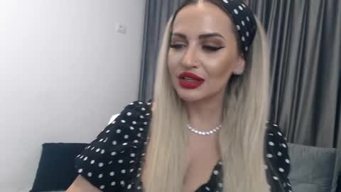 Snapshot of lovelyblondyxxx chatting on 8, 3, 2025 PrAllinXXXa online show from 8, 3, 2025