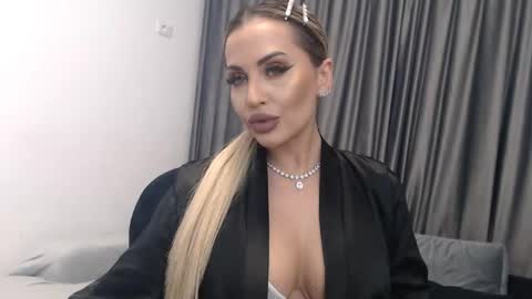 Snapshot of lovelyblondyxxx chatting on 8, 3, 2025 PrAllinXXXa online show from 8, 3, 2025