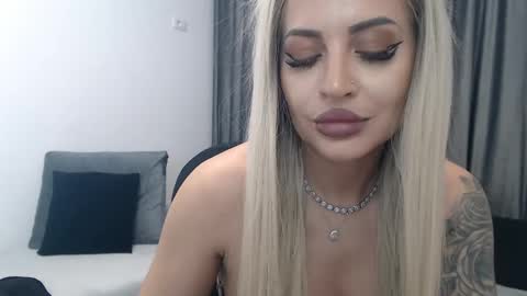 Snapshot of lovelyblondyxxx chatting on 11, 3, 2025 PrAllinXXXa online show from 11, 3, 2025