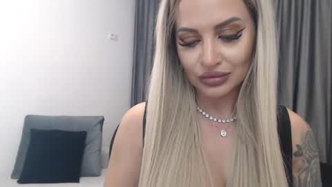 Snapshot of lovelyblondyxxx chatting on 12, 3, 2025 PrAllinXXXa online show from 12, 3, 2025