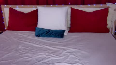 Snapshot of lovelycaroline_ chatting on 20, 11, 2025 Caroline online show from 20, 11, 2025