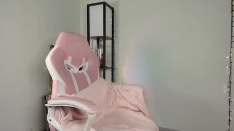 lovelycaroll online show from 19, 1, 2025