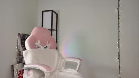 lovelycaroll online show from 6, 2, 2025