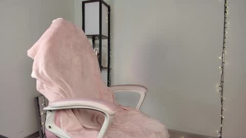 lovelycaroll online show from 12, 2, 2025