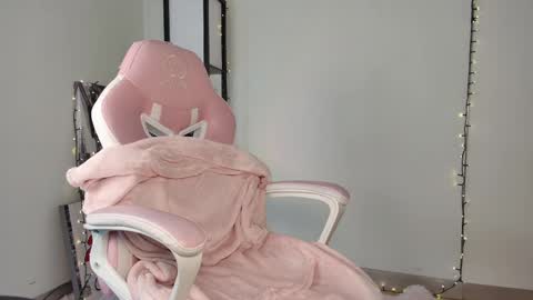lovelycaroll online show from 15, 2, 2025