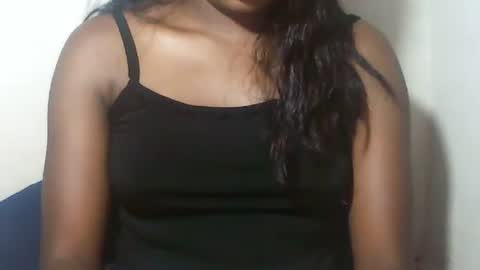 lovelylarra online show from 10, 2, 2026