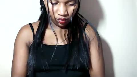 Snapshot of lovelylarra chatting on 4, 7, 2026 lovelylarra online show from 4, 7, 2026