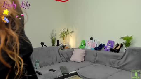 Snapshot of lovelylola_fr chatting on 3, 3, 2025 Lola online show from 3, 3, 2025