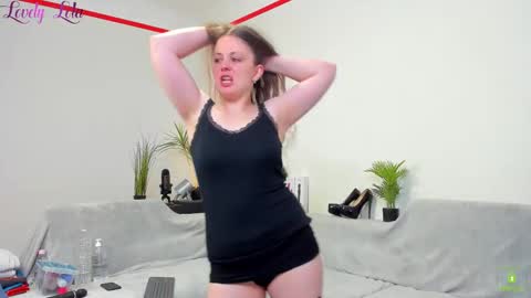 Snapshot of lovelylola_fr chatting on 7, 10, 2025 Lola online show from 7, 10, 2025