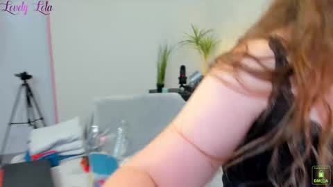 Snapshot of lovelylola_fr chatting on 12, 10, 2025 Lola online show from 12, 10, 2025