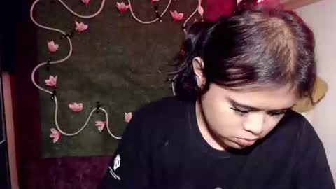 Snapshot of lovelypinaychubsx chatting on 13, 11, 2025 lovely online show from 13, 11, 2025