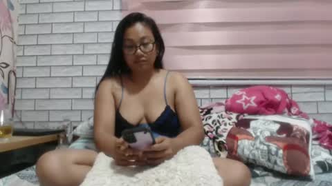 Snapshot of lovelyquey chatting on 5, 1, 2025 Angelquey online show from 5, 1, 2025