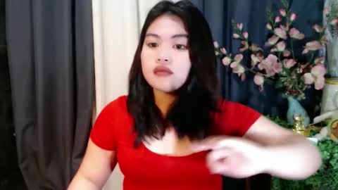 Snapshot of lovelyrhean chatting on 5, 12, 2025 Rhean online show from 5, 12, 2025