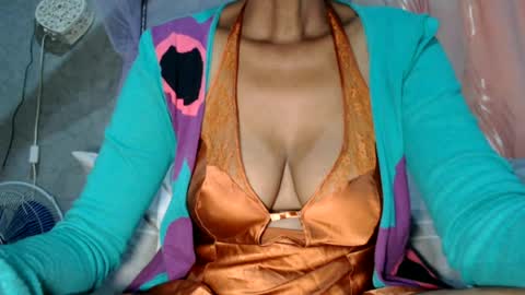 Snapshot of lovelythighs54 chatting on 1, 7, 2026 miss fancy louis online show from 1, 7, 2026