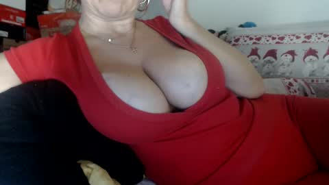 Snapshot of lovelywoman22 chatting on 31, 12, 2024 lovelywoman22 online show from 31, 12, 2024